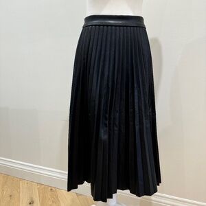 SUZY SHIER Black Faux Leather Accordion Midi Skirt Size Small (6)